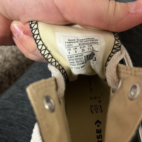 Toddler size 4 converse. EUC. - Picture 3 of 3